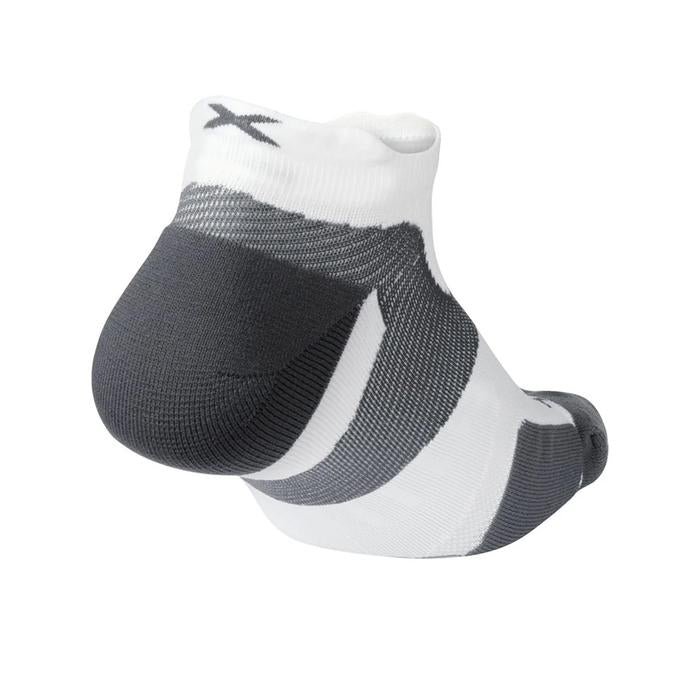 2XU Vectr Ultralight No Show Unisex Running Socks - White/Grey
