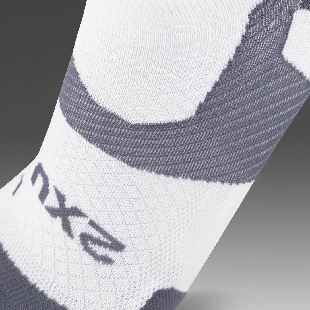 2XU Vectr Light Cushion No Show Unisex Running Socks - White/Grey