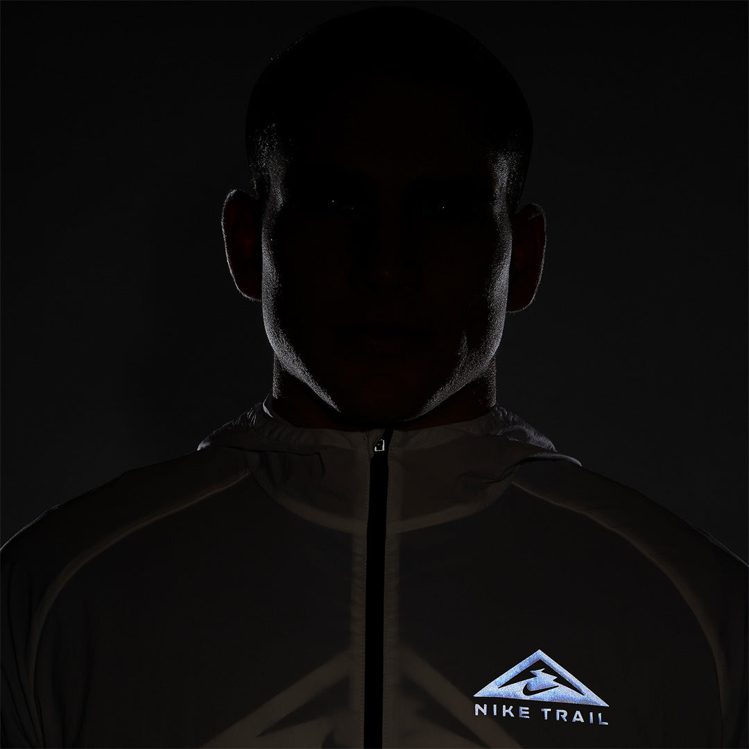 Nike Dri-FIT Trail Aireez Lightweight Men's Running Jacket - White