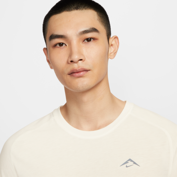 Nike Trail Dri-FIT ADV Solar Chase Men’s Running T-Shirt - Sail