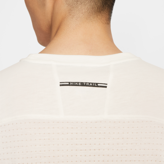 Nike Trail Dri-FIT ADV Solar Chase Men’s Running T-Shirt - Sail