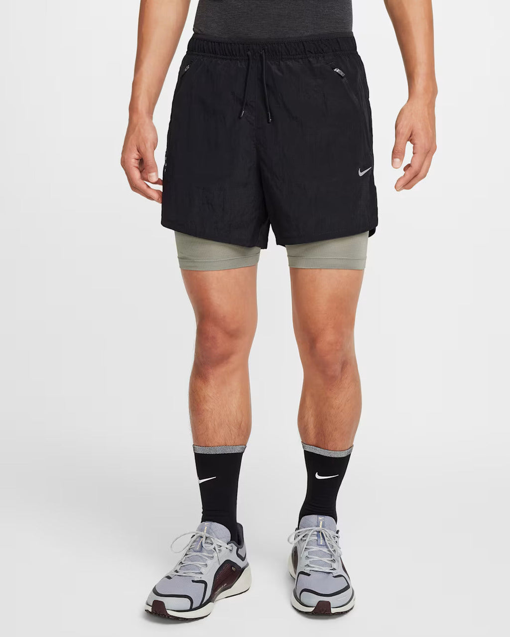 Celana Pendek Pria Nike Stride Running Division 2-in-1 - Hitam