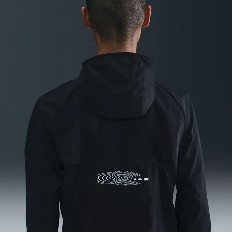 Jaket Lari Pria Nike Stride UV Repel - Hitam
