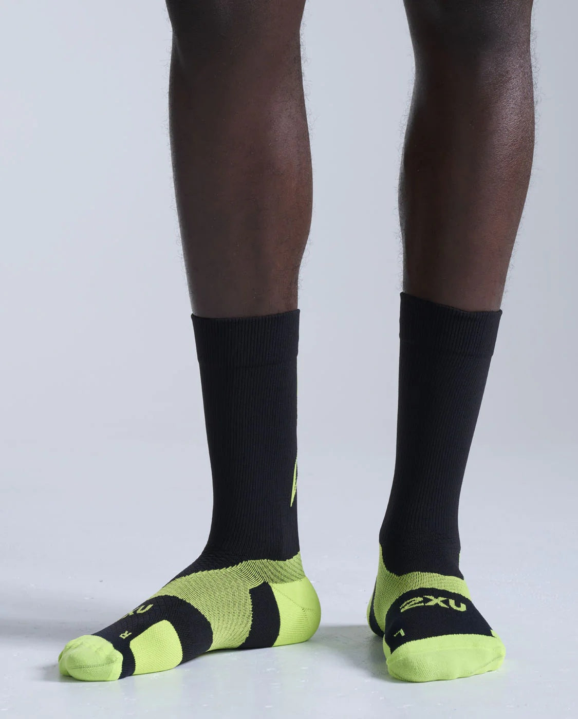 2XU Vectr Light Cushion Crew Socks - Black Volt